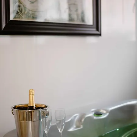 De Diane Jacuzzi - Premiere Conciergerie Apartment